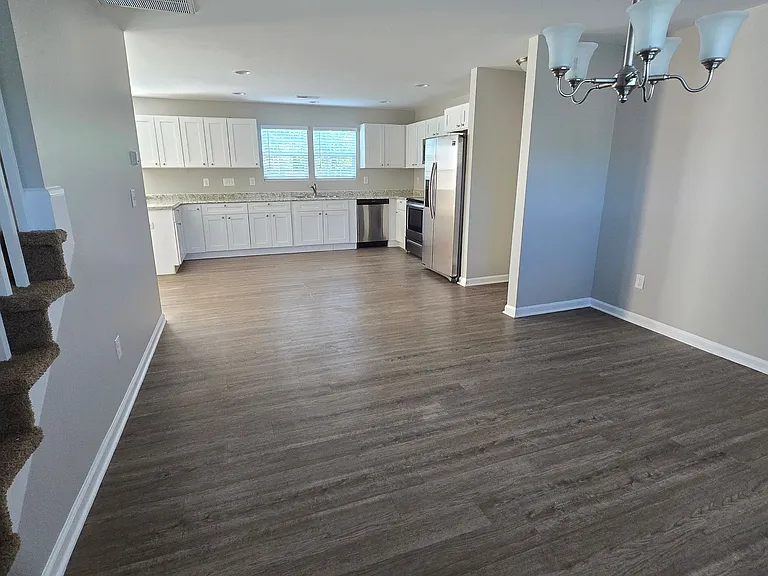 1151 Bentley Ct — Photo 5