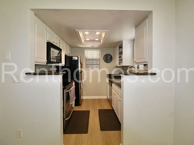 12051 Alta Carmel Ct #199 — Photo 4