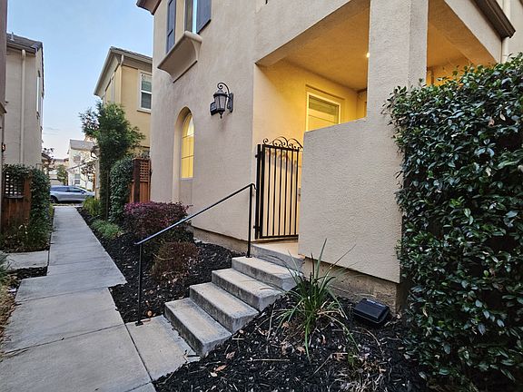 3rd image of 3365 Bramante Ln
