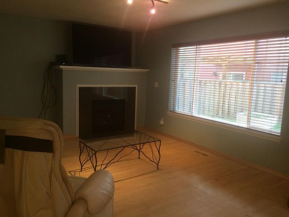 3rd image of 729 NE 64th Pl