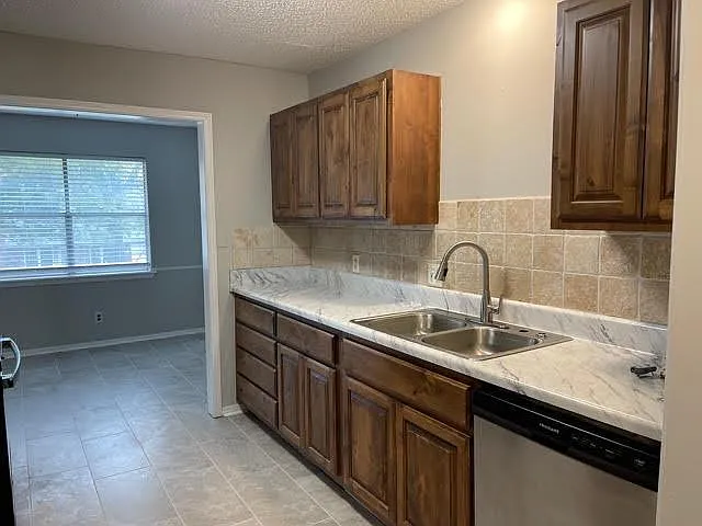 3 bed, 1472 sqft, $1,745 — Photo 2