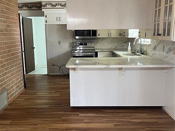 5th image of 210 W Esperanza Ave