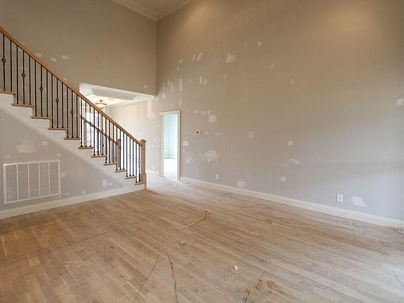 4th image of 602 Montrose Dr #315