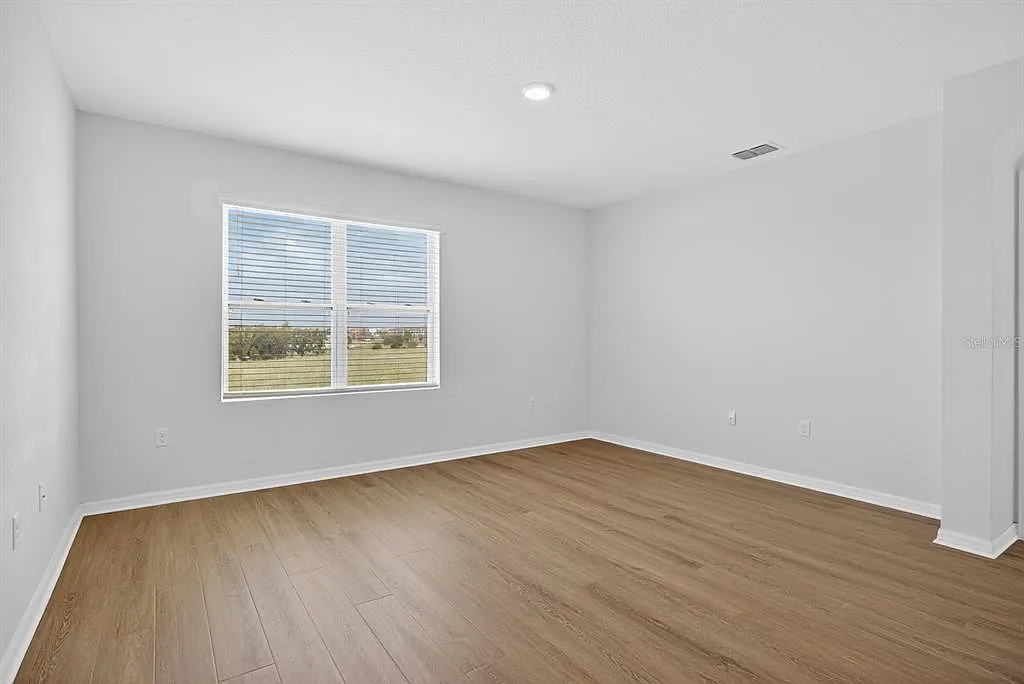 4 bed, 2.0 bath, 1828 sqft, $2,100 — Photo 3
