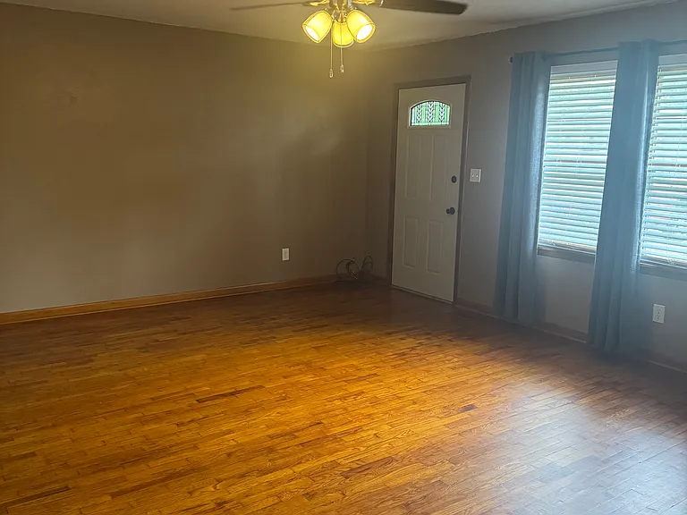 1003 E Mondy St — Photo 8