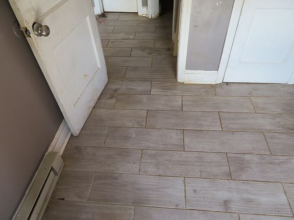 2nd image of 1006 E St