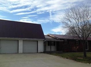 802 Riverside Dr, Worthington, KY 41183