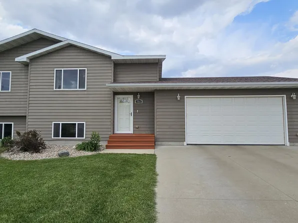 906 16th Ave SW, Aberdeen, SD 57401