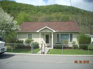 915 Spruce St, White Sulphur Springs, WV 24986