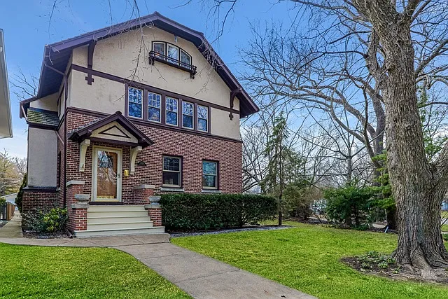 1015 Forest Ave photo 1