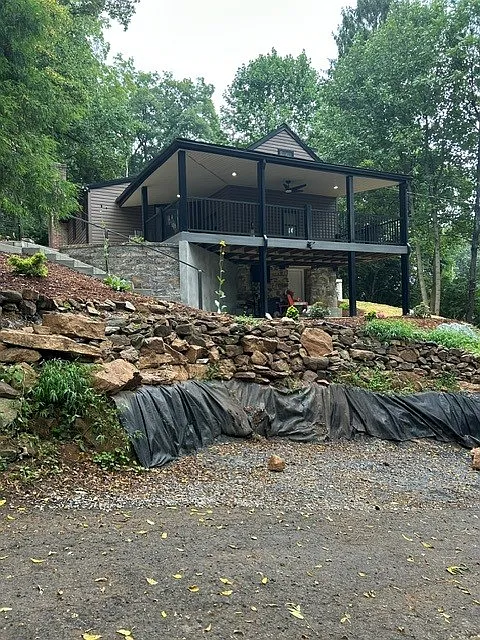 3 bed, 1039 sqft, $2,400 — Photo 3