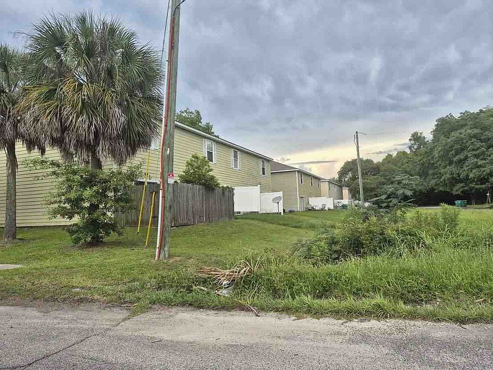 2nd image of 612 Layton Dr #D