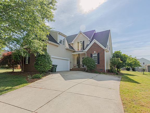 4th image of 104 Cale Dr