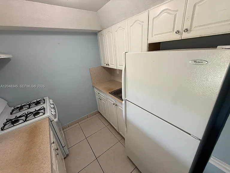 1350 W 53rd St #29 — Photo 4
