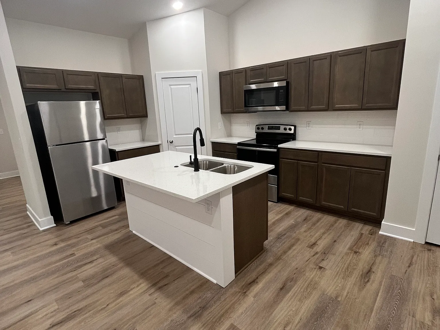 3 bed, 1203 sqft, $1,450 — Photo 3