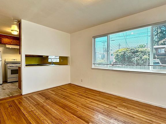 5th image of 1180 Bayview Ave