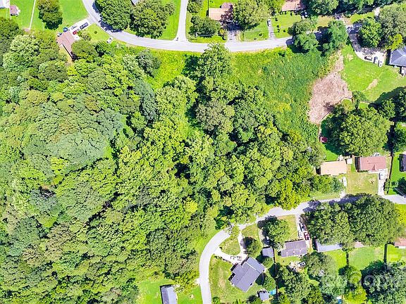 3rd image of 3010 Randy Dr