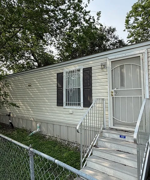 4423 E Houston St — Photo 14
