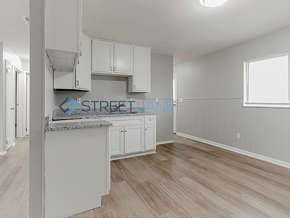 4th image of 1735 Greenwood Dr