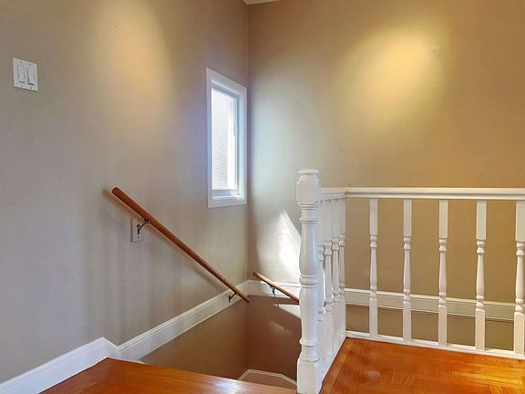 3rd image of 1122 Dolores St