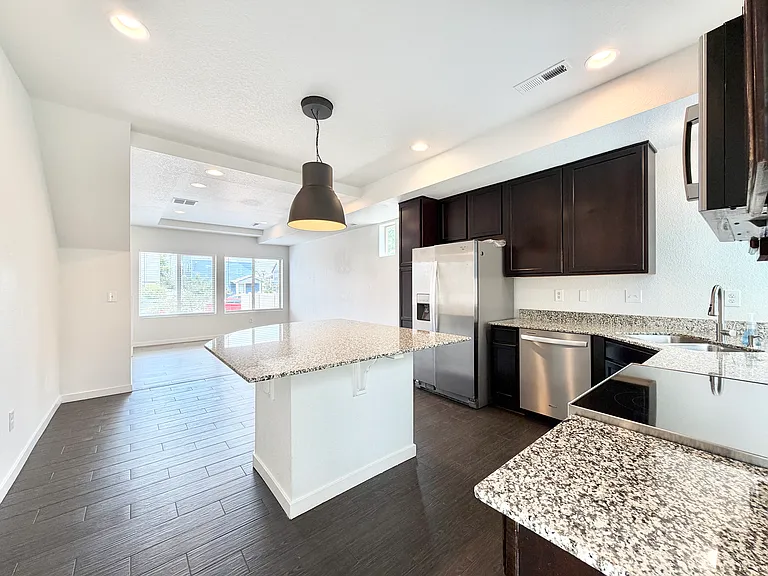 4881 Halifax Ct — Photo 3