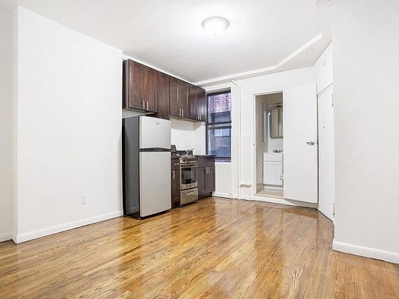 2nd image of 309 E 61st St