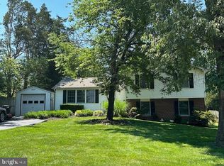 901 W Maple Ave, Sterling, VA 20164