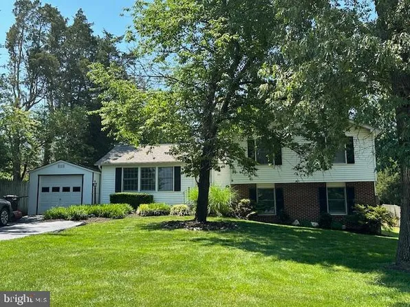 901 W Maple Ave, Sterling, VA 20164