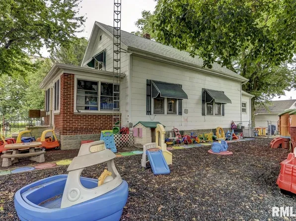 209 W Olive St, Chestnut, IL 62518