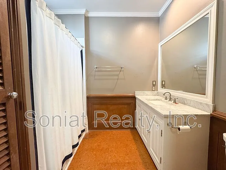 2726 Prytania St #7 — Photo 11