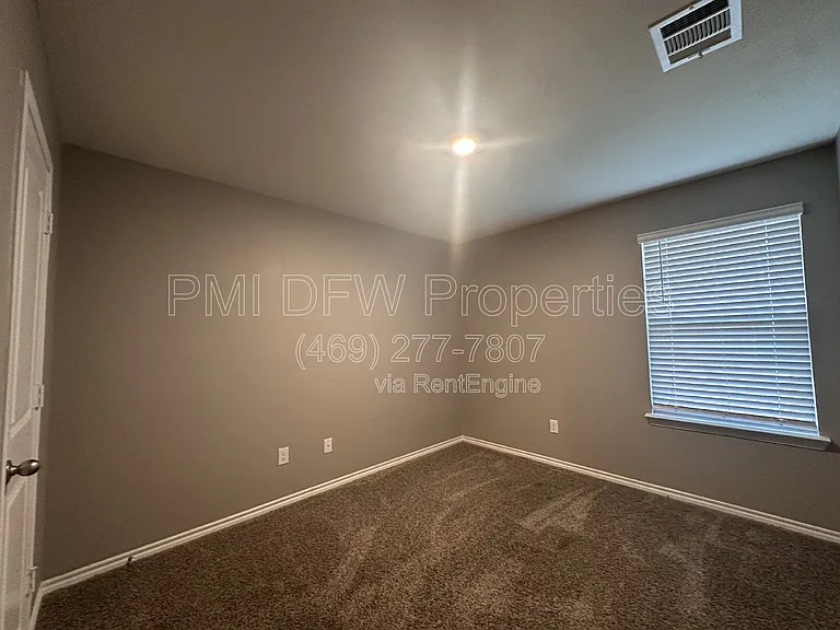 2530 Russell St — Photo 7