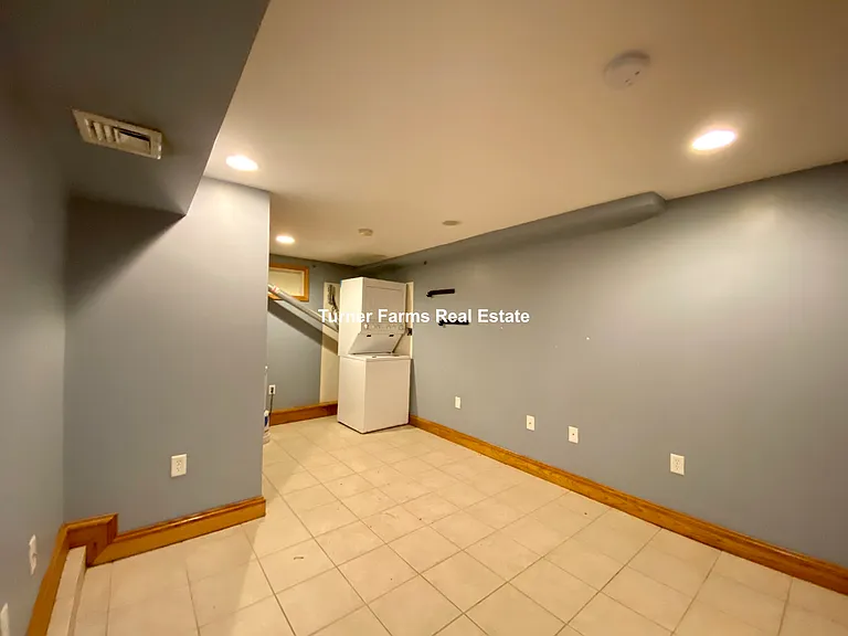 241 W 3rd St #2A — Photo 32