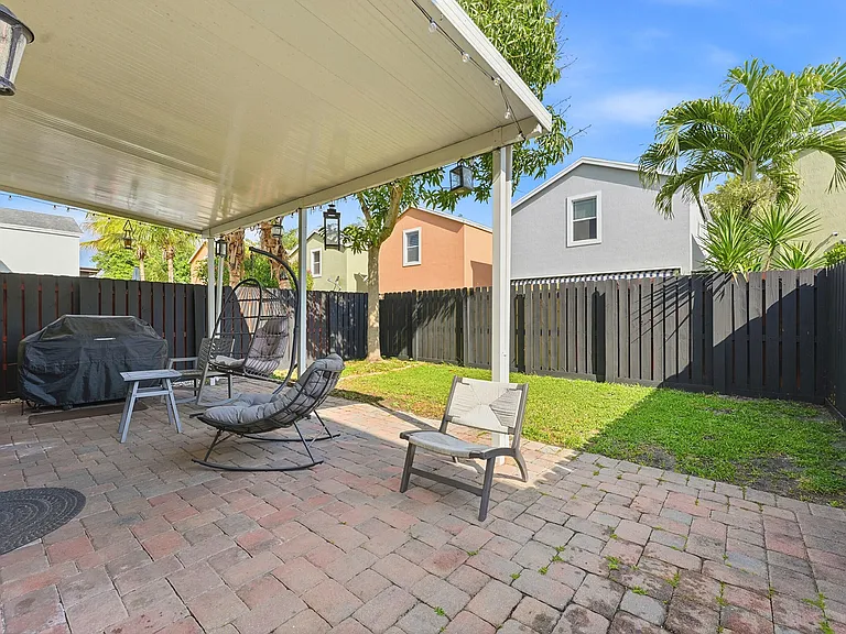 3221 Johns Pl — Photo 3