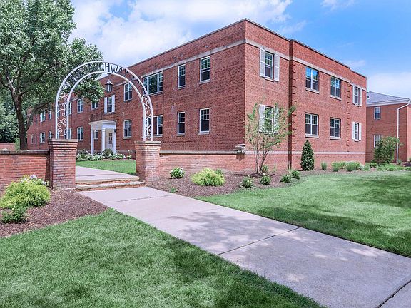 3rd image of 16025 Van Aken Blvd #025-204