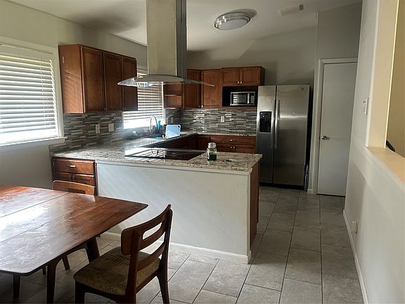 4th image of 1761 E 60th St