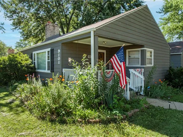 9101 E 65th St, Raytown, MO 64133