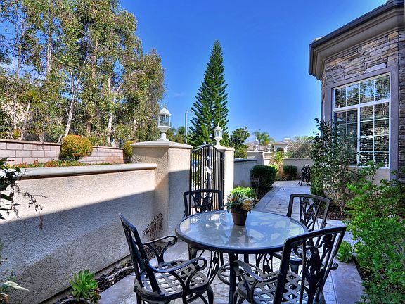 4th image of 1670 Alamitos Cir