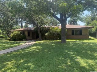 905 BLACK ST, Uvalde, TX 78801