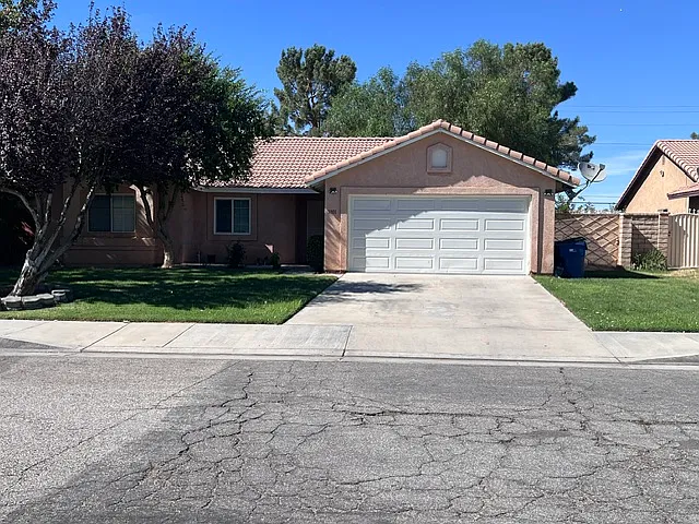 3 bed, 1177 sqft, $2,550 — Photo 3
