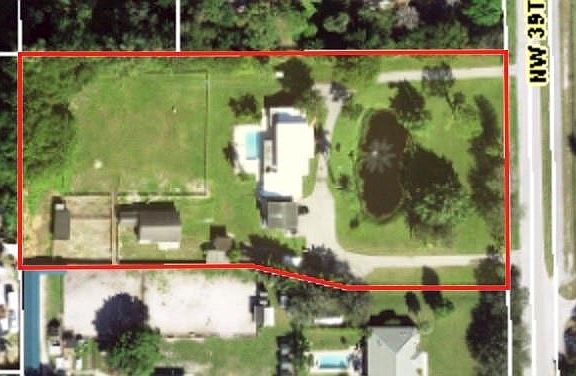 5th image of 4361 NW 39th Avenue