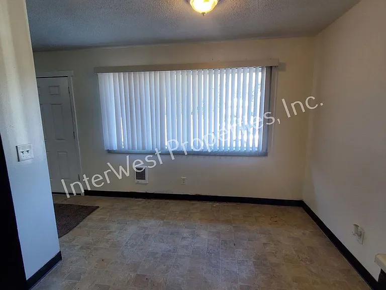 11706 E Burnside St — Photo 7