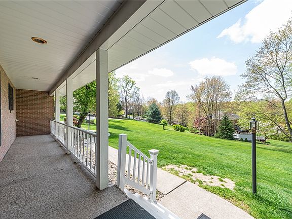 3rd image of 6 Sassafras Ln