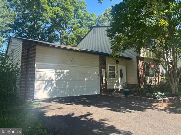 6820 Vantage Dr, Alexandria, VA 22306