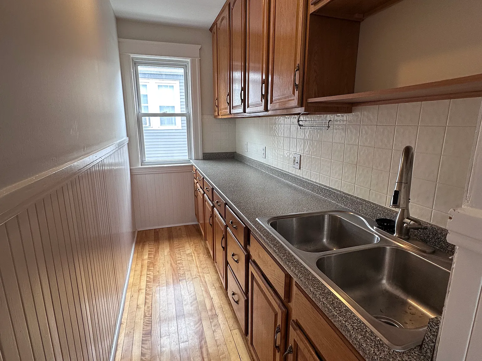 3 bed, 1028 sqft, $2,350 — Photo 4