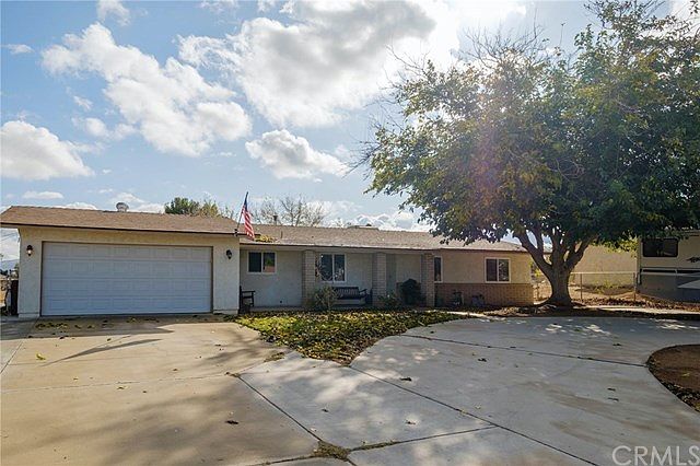 1st image of 17915 Cajon St
