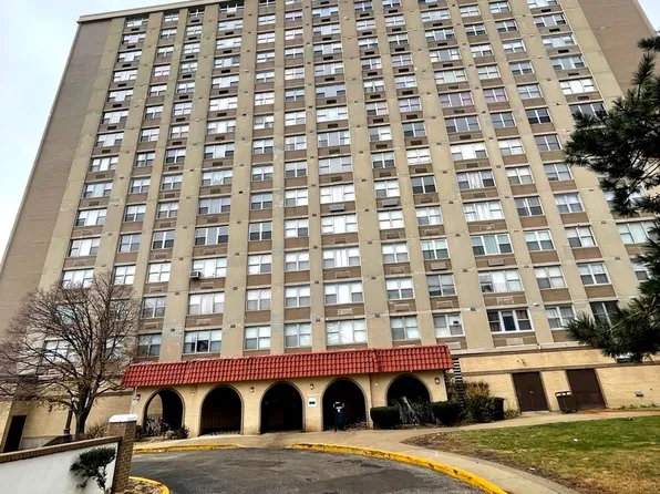 4300 W Ford City Dr APT 710, Chicago, IL 60652