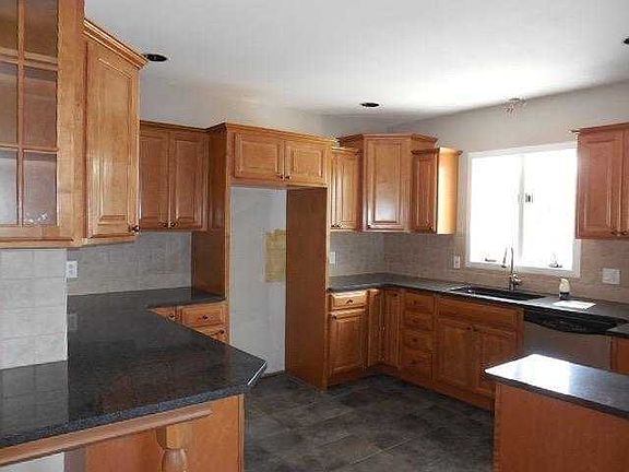 72 Canal Drive, Belchertown MA