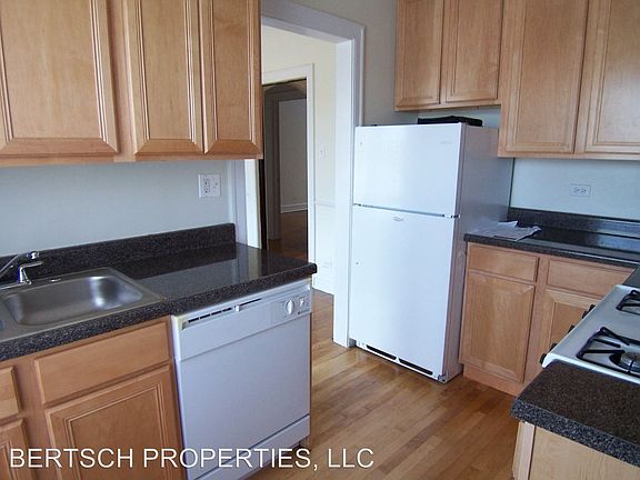 5th image of 2557 W Montrose Ave APT 3B