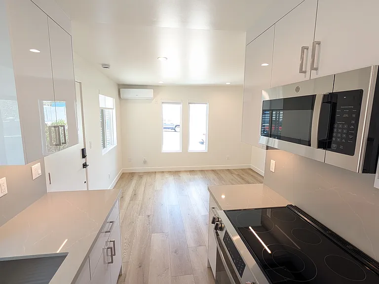 1333 Brockton Ave #8 — Photo 3