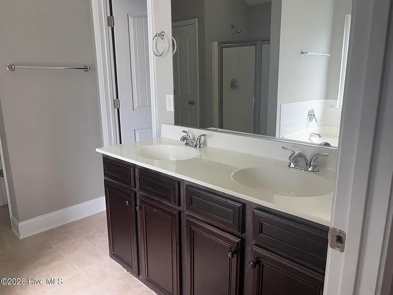 647 Dunrobin Ln — Photo 7